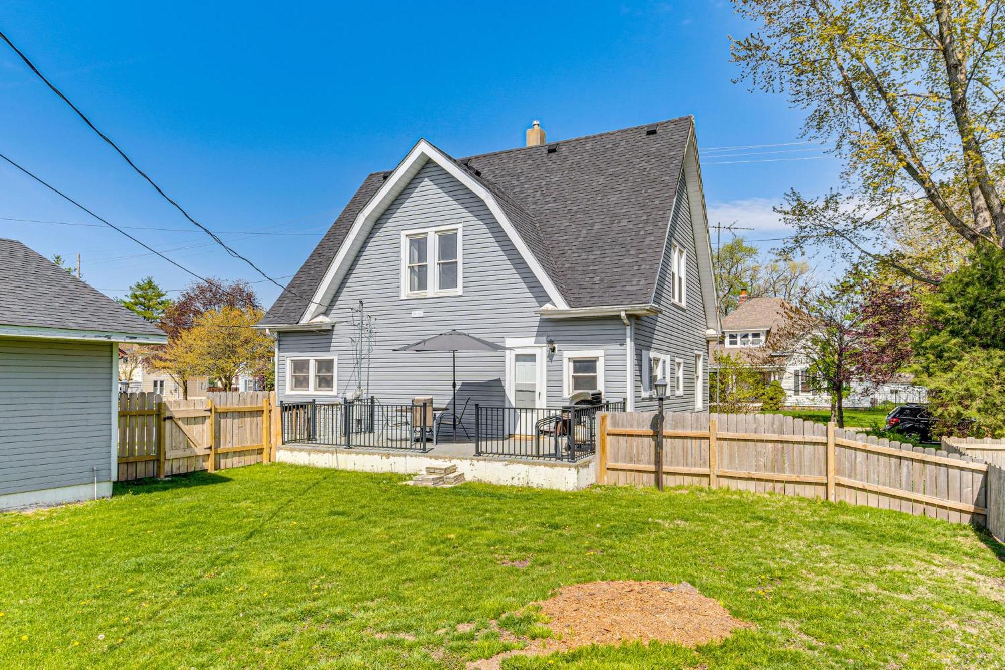 The Junction Victorian Home In Quaint Fortville! Exterior foto